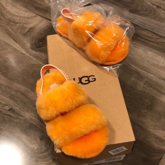 🔥🔥UGG (toddler) Fluff Year Slide - Picture 3 of 10